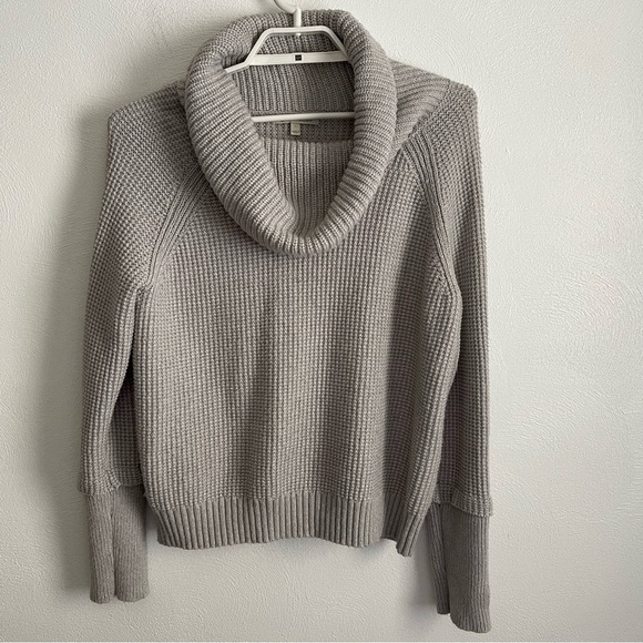 41 HAWTHORN Gray Waffle Knit Cowl Neck Thumb Holes Sweater Size large Stitchfix - Picture 2 of 10